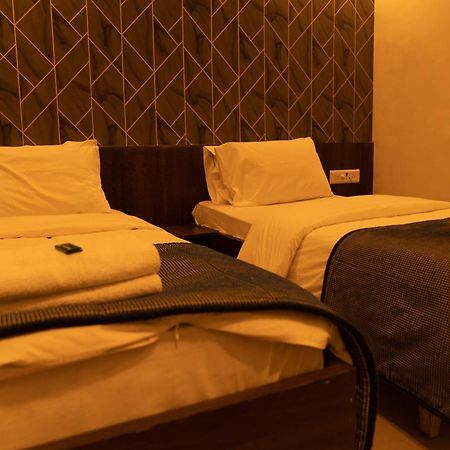 The Flamboyant Natraj Hotel Bharuch Kültér fotó
