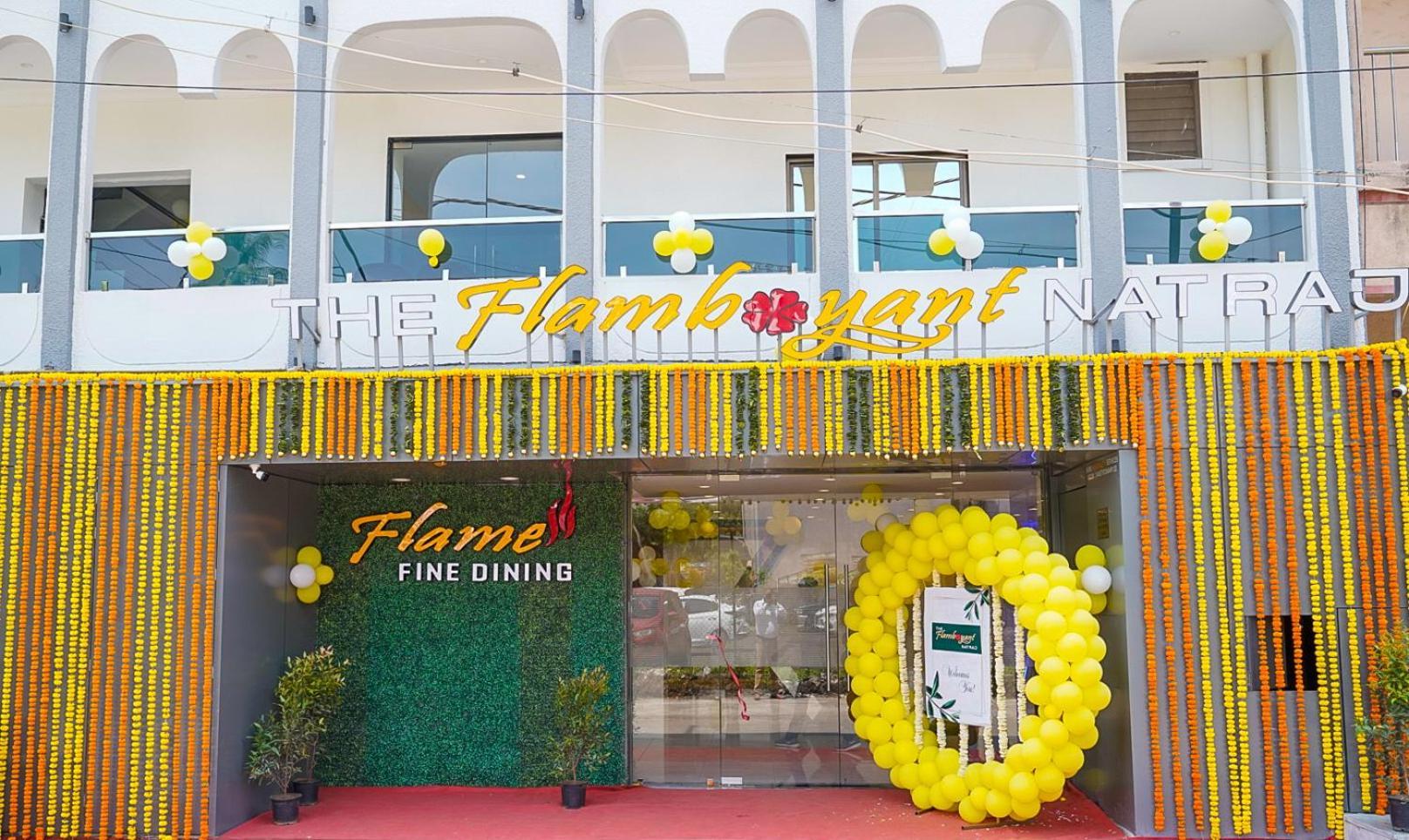 The Flamboyant Natraj Hotel Bharuch Kültér fotó