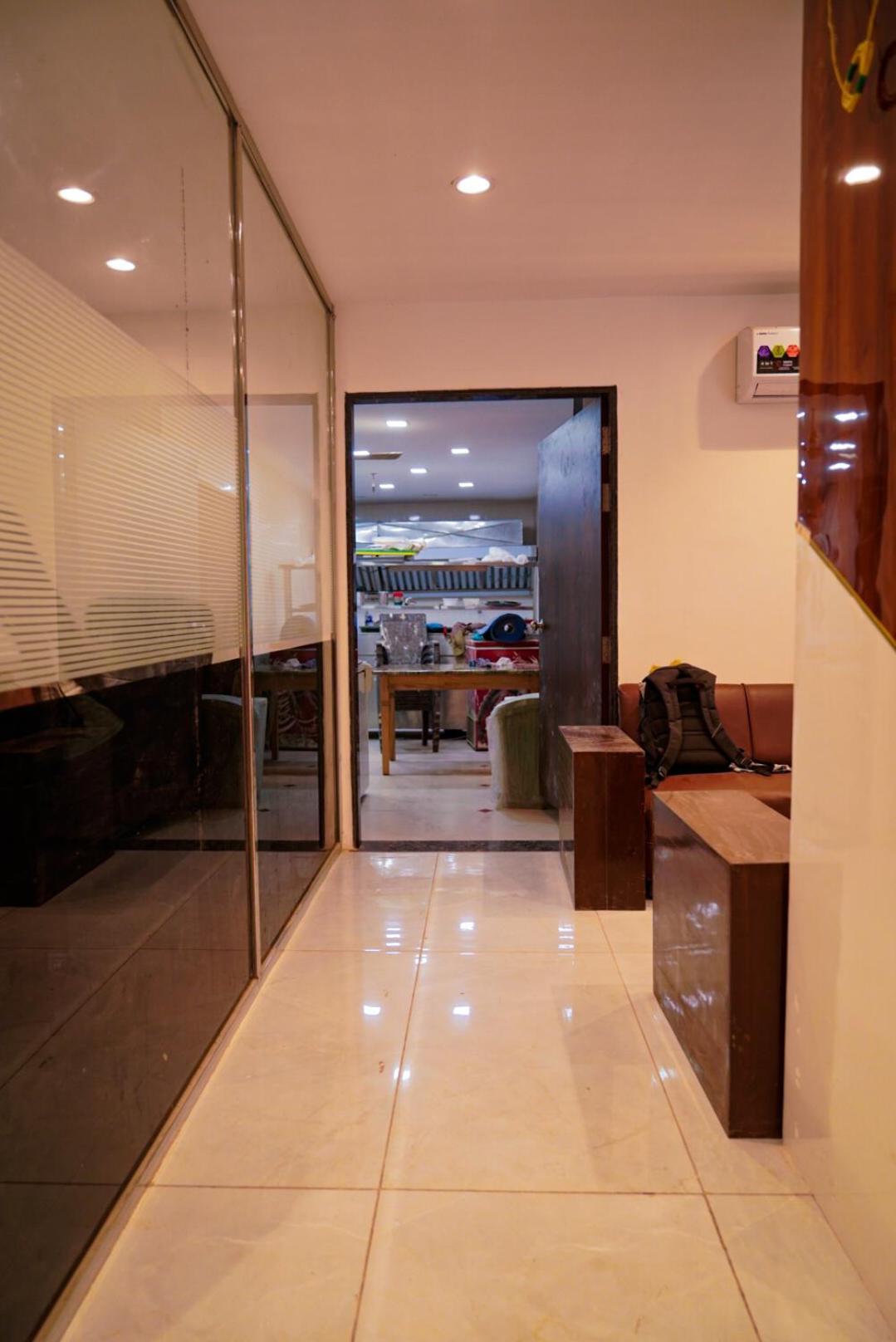 The Flamboyant Natraj Hotel Bharuch Kültér fotó