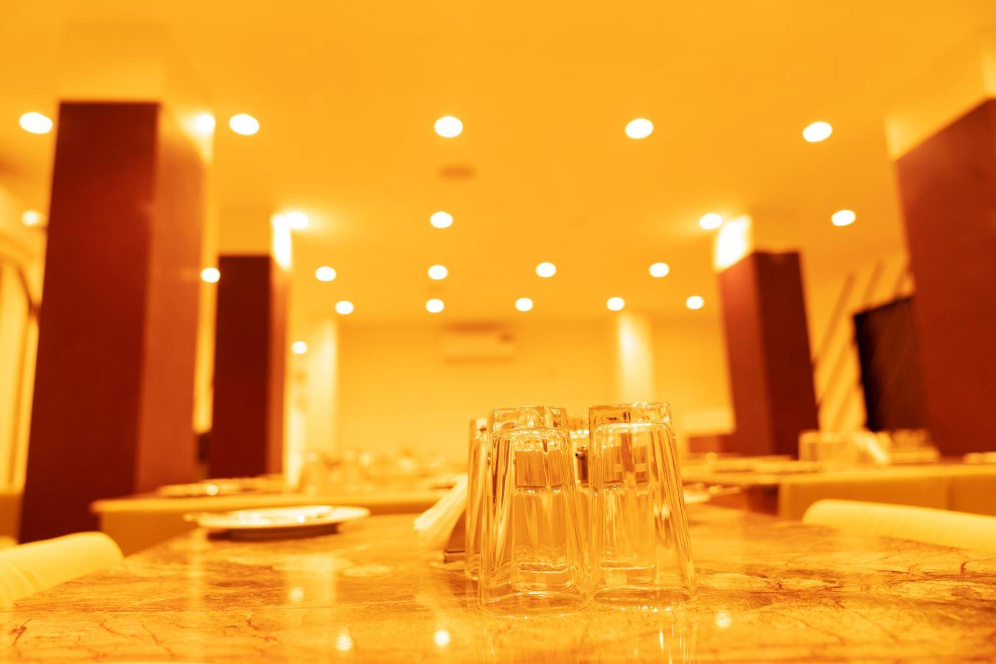 The Flamboyant Natraj Hotel Bharuch Kültér fotó